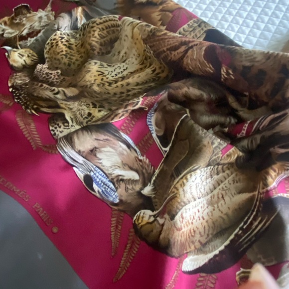 Authentic and Iconic HERMES silk scarf - Picture 10 of 14